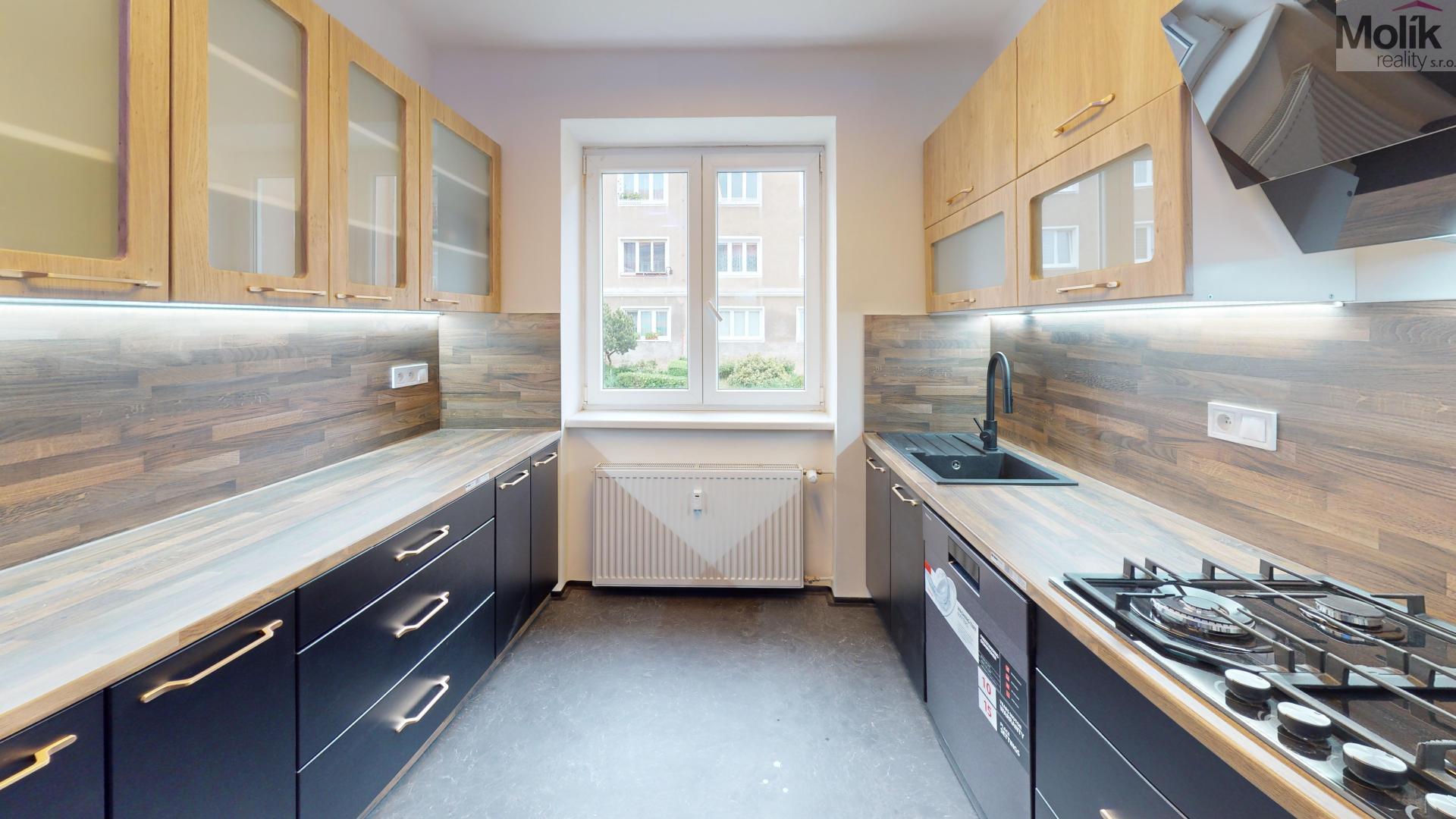 Byt-21-Kitchen 1.jpg