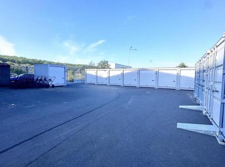 384159410_253091561049973_496995181392088693_n.jpg | Pronájem - malý objekt/garáž