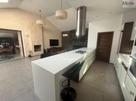 Obrázek WhatsApp, 2025-09-19 v 15.52.20_5278dfc5.jpg | Pronájem - dům/vila, 768 m²