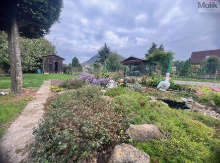 Okrasná část zahrady | Prodej - pozemek, zahrada, 395 m²