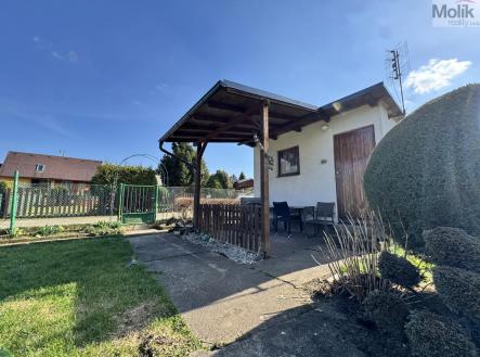 Pohled na chatku | Prodej - pozemek, zahrada, 395 m²