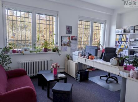 PXL_20251106_111312910.MP.jpg | Pronájem - kanceláře, 18 m²