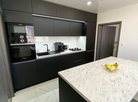 7_PHOTO-2025-11-17-14-15-06.jpg | Prodej bytu, 3+1, 70 m²