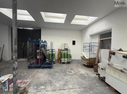 Obrázek WhatsApp, 2025-11-21 v 09.01.27_7302213c.jpg | Pronájem - skladovací prostor, 290 m²