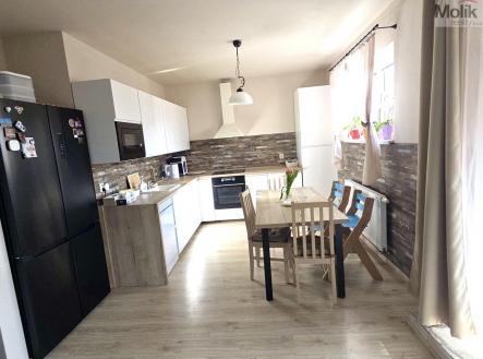 d00e2b6b-05e9-4d26-b595-f54cb62eed18.jpg | Prodej - dům/vila, 104 m²