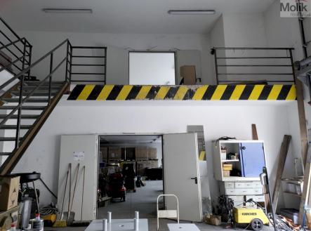 PXL_20260410_073915477 (1).jpg | Pronájem - skladovací prostor, 200 m²