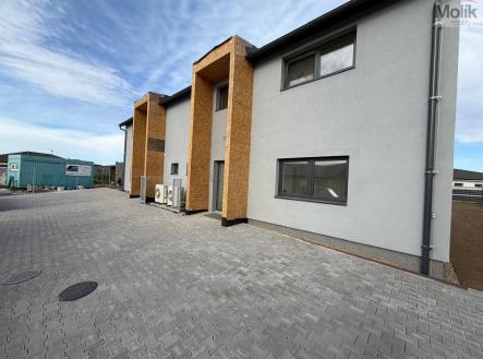f23ba3de-797b-4c33-befb-3e41451740df.JPG | Pronájem - dům/vila, 156,8 m²