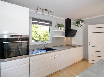 030 Nuc kuch | Prodej - dům/vila, 105 m²