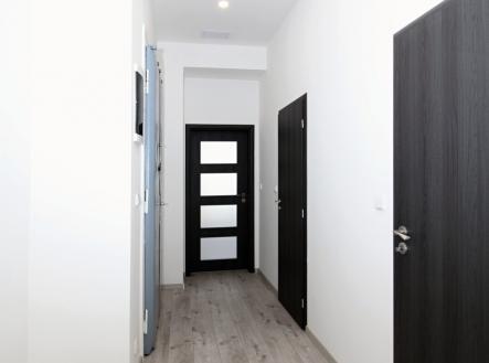070 chodba | Prodej bytu, 2+kk, 52 m²