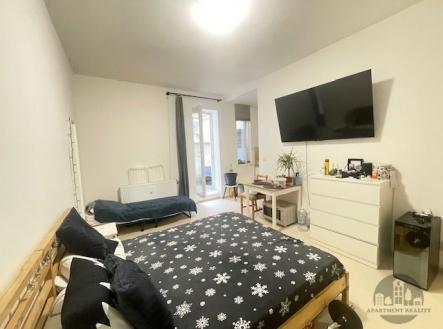 . | Pronájem bytu, 1+kk, 30 m²