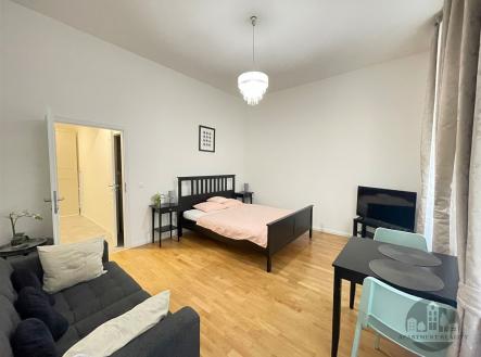 . | Pronájem bytu, 1+kk, 31 m²