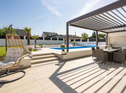 aZ71_9303 | Prodej - dům/vila, 320 m²