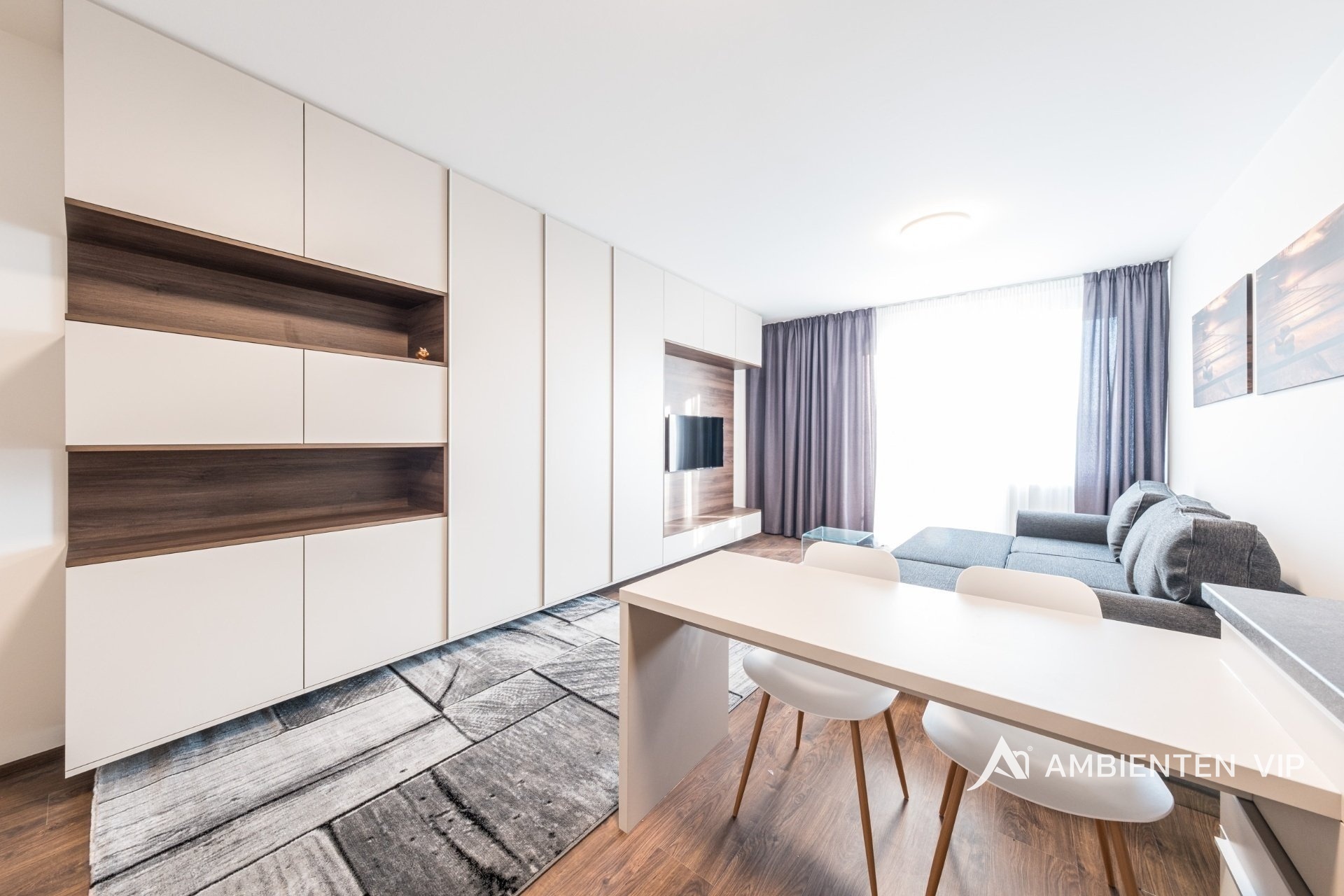 Pronájem zařízeného bytu 1+kk s balkónem a garážovým stáním – Brno
