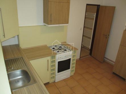 Fotka 9 | Prodej - nájemní dům, 350 m²