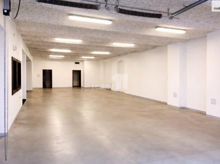 Pronájem - skladovací prostor, 213 m²