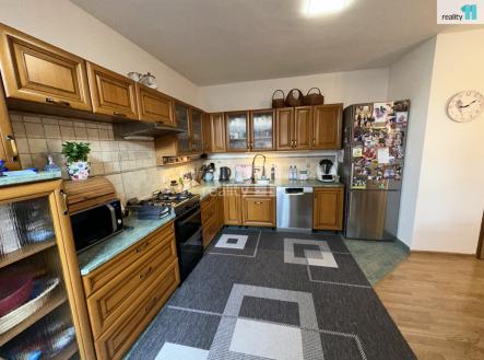 4 | Prodej - dům/vila, 300 m²