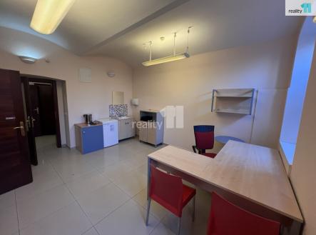 2 | Pronájem - obchodní prostor, 147 m²