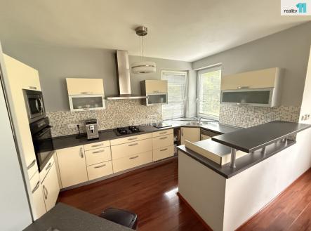 4 | Prodej - dům/vila, 210 m²