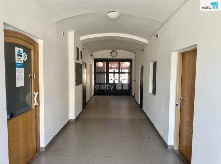 4 | Pronájem - obchodní prostor, 99 m²