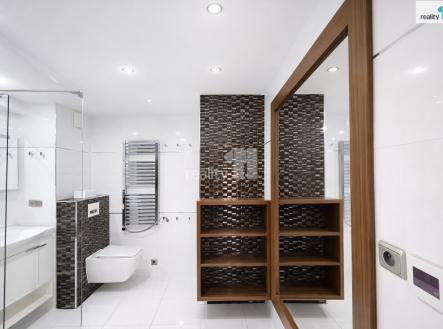 WC značky Vireroy a Boch | Prodej bytu, 3+kk, 73 m²