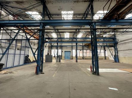 Pronájem - skladovací prostor, 935 m²