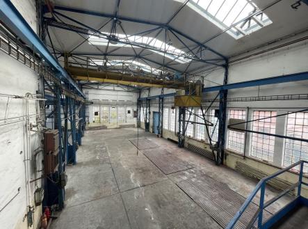 Pronájem - skladovací prostor, 935 m²