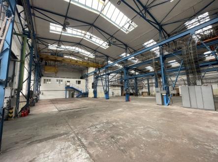 Pronájem - skladovací prostor, 935 m²