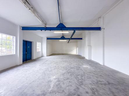 Pronájem - skladovací prostor, 172 m²