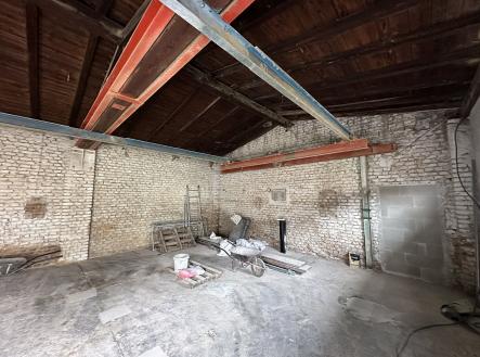Pronájem - skladovací prostor, 73 m²