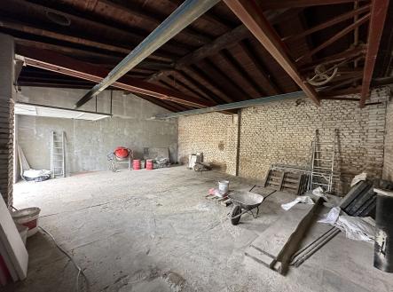 Pronájem - skladovací prostor, 73 m²
