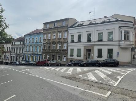 Prodej - nájemní dům, 339 m²