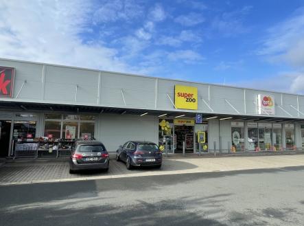 Prodej - komerční objekt, obchodní centrum, 3 061 m²