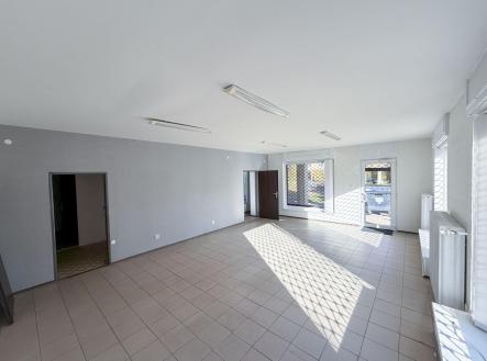 Pronájem - obchodní prostor