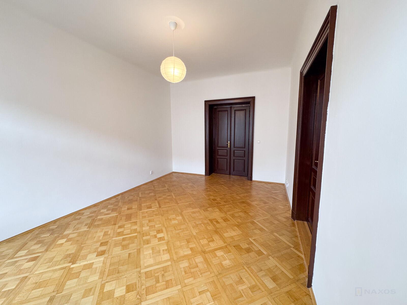 Městský byt 3+1+hala na Praze 2