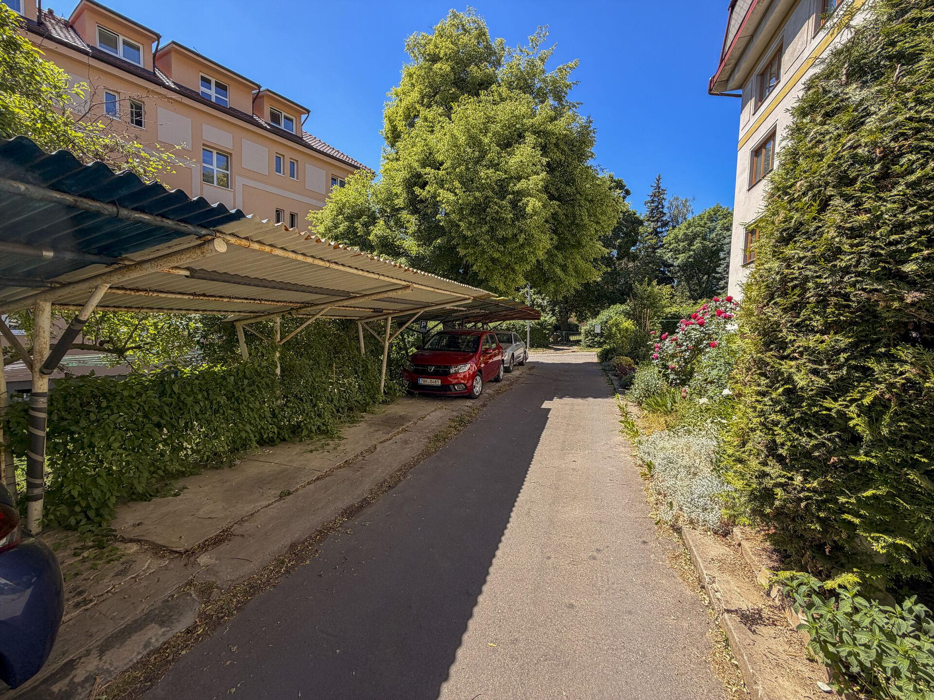 Pronájem parkovacího stání, Mydlářka, Praha 6 - Dejvice