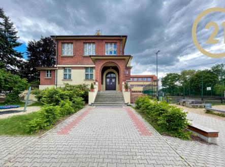 knihovna, bývalá ZŠ | Prodej - pozemek pro komerční výstavbu, 2 065 m²