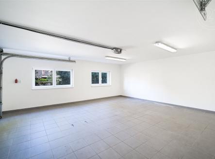 . | Prodej - dům/vila, 271 m²