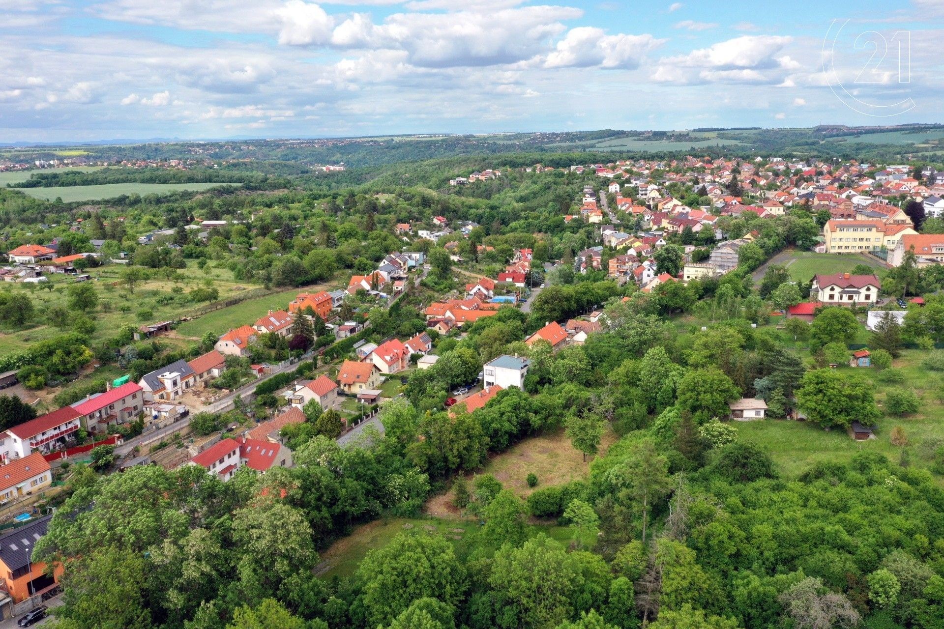 Pozemek v zástavbě rodinných domů