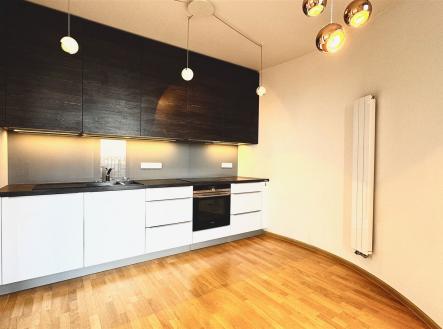 . | Pronájem bytu, 3+kk, 94 m²