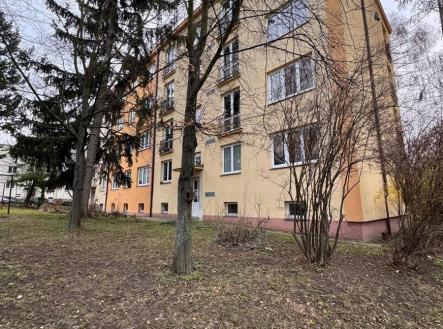 Pohled na dům | Prodej bytu, 3+1, 65 m²