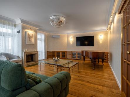. | Prodej - dům/vila, 725 m²