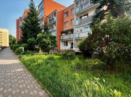 Pohled na dům | Pronájem bytu, 3+kk, 73 m²