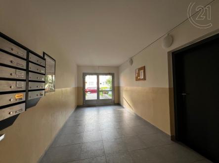 Vestibul domu | Pronájem bytu, 3+kk, 73 m²