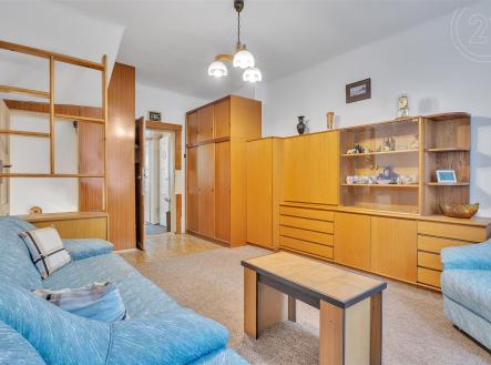 Prostorný obývací pokoj v přízemí | Pronájem - dům/vila, 87 m²