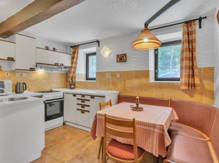 Kuchyně s jídelním koutem v suterénu | Pronájem - dům/vila, 87 m²