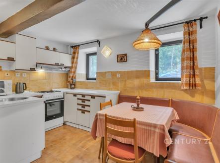 Kuchyně s jídelním koutem v suterénu | Pronájem - dům/vila, 87 m²