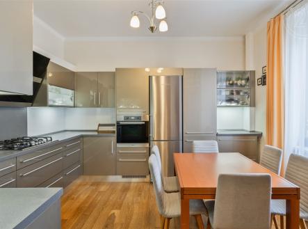 . | Prodej - dům/vila, 243 m²