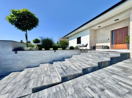 . | Prodej - dům/vila, 349 m²