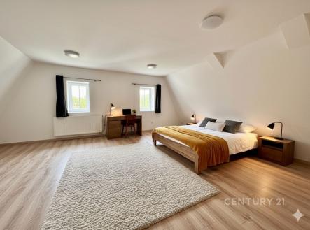. | Pronájem bytu, 2+kk, 45 m²