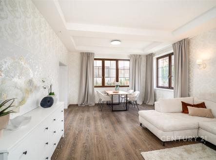 . | Prodej - dům/vila, 300 m²